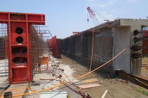 T型梁模板施工现场