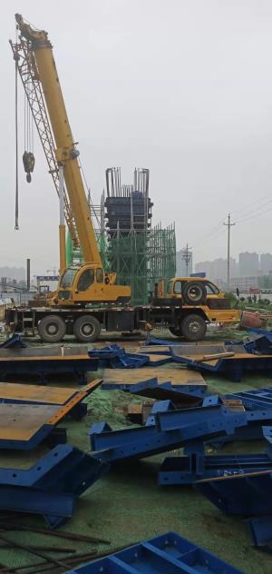 郑州西四环墩柱模板施工现场